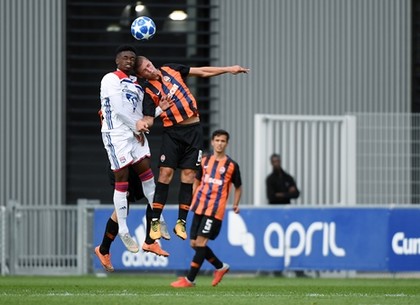 Шахтер автоголом упустил победу над Лионом в добавленное время матча Юношеской лиги УЕФА Шахтер автоголом упустил победу над Лионом в добавленное время матча Юношеской лиги УЕФА