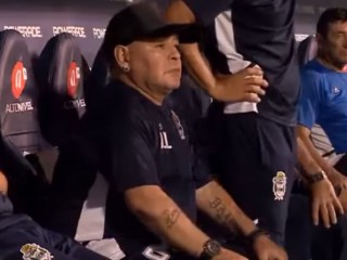 Марадона принимал наркотики прямо в тренерском кресле? Марадона принимал наркотики прямо в тренерском кресле?