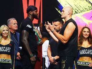 Cкандалисты Фьюри и Уайлдер взвесились и провели дуэль взглядов перед их вторым боем Cкандалисты Фьюри и Уайлдер взвесились и провели дуэль взглядов перед их вторым боем