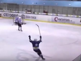 Ляп вратаря, приведший к курьезному голу Ляп вратаря, приведший к курьезному голу