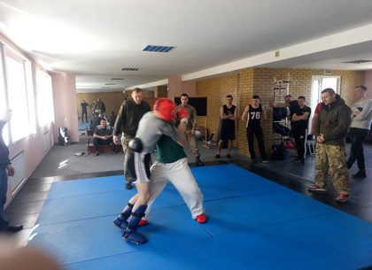 В рукопашном бое среди охранников харьковские силовики победили только в наилегчайшем возрасте (ФОТО) В рукопашном бое среди охранников харьковские силовики победили только в наилегчайшем возрасте (ФОТО)
