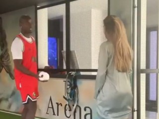 Чемпион мира по футболу поиграл с женой туалетной бумагой. Есть пострадавший Чемпион мира по футболу поиграл с женой туалетной бумагой. Есть пострадавший