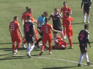 Украинского футболиста едва не побили в матче чемпионата Эстонии Украинского футболиста едва не побили в матче чемпионата Эстонии