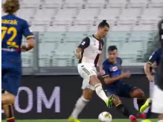 Роналду отдал голевой пас пяткой Роналду отдал голевой пас пяткой