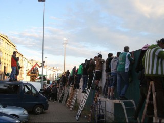 Когда очень хочется на футбол, но не пускают на стадион. Есть выход Когда очень хочется на футбол, но не пускают на стадион. Есть выход