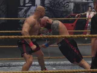 Ужасающий нокаут в боях на кулаках Ужасающий нокаут в боях на кулаках