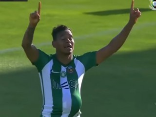 Потрясающе. Победный гол прямым ударом с углового Потрясающе. Победный гол прямым ударом с углового