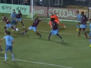 Надо же. Гол пяткой в свои ворота в компенсированное время Надо же. Гол пяткой в свои ворота в компенсированное время