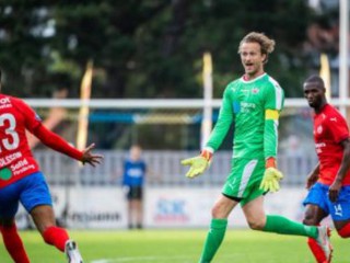 Вратарь забил гол и спас свою команду от поражения Вратарь забил гол и спас свою команду от поражения