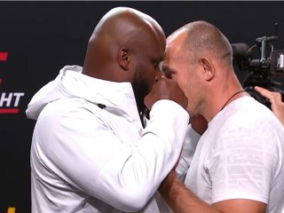 Экс-харьковчанин, внесенный в базу “Миротворца”, слишком сблизился с соперником во время дуэли взглядов Экс-харьковчанин, внесенный в базу “Миротворца”, слишком сблизился с соперником во время дуэли взглядов