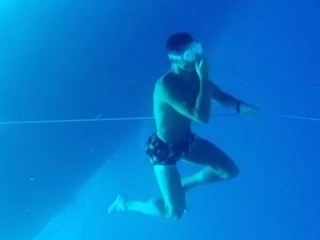 Роналду нырнул на 14 метров в глубину Роналду нырнул на 14 метров в глубину