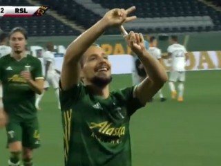 4:4 в матче с феноменальным голом бывшего футболиста 4:4 в матче с феноменальным голом бывшего футболиста