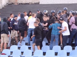 Драка ультрас с полицией Драка ультрас с полицией