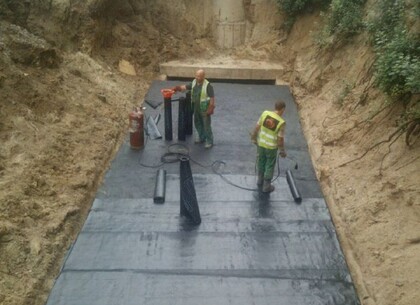 Харківські комунальники відновили теплотрасу Харківські комунальники відновили теплотрасу