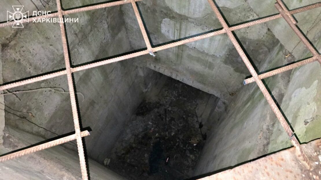 У Харкові з вентиляційної шахти врятували трьох підлітків У Харкові з вентиляційної шахти врятували трьох підлітків