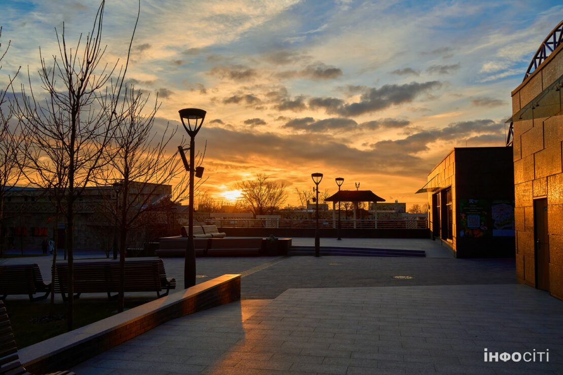 Вечір у Харкові (фоторепортаж) Вечір у Харкові (фоторепортаж)