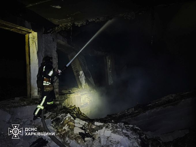 Удар БпЛА спричинив масштабну пожежу в навчальному закладі на Харківщині (відео, фото) Удар БпЛА спричинив масштабну пожежу в навчальному закладі на Харківщині (відео, фото)