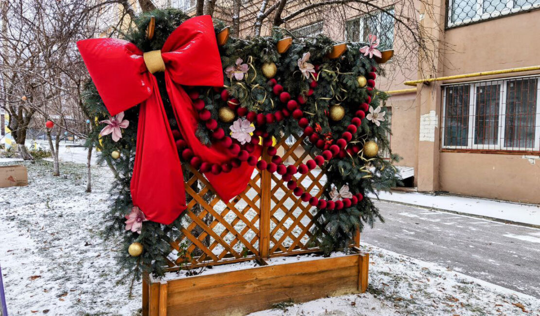 На Салтівці облаштували новорічну фотозону На Салтівці облаштували новорічну фотозону