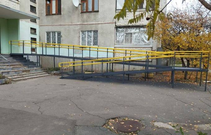 36 пандусів за рік: де в Харкові покращили доступність житлових будинків 36 пандусів за рік: де в Харкові покращили доступність житлових будинків