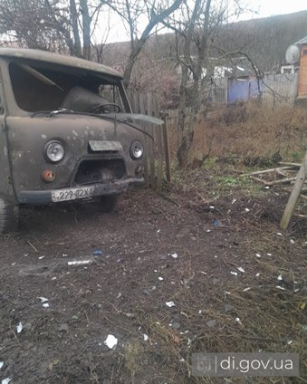 FPV-дрон вдарив по Слатиному на Харківщині: пошкоджено транспорт і паркан FPV-дрон вдарив по Слатиному на Харківщині: пошкоджено транспорт і паркан