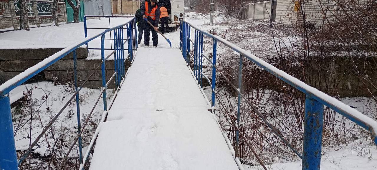 Харківські комунальники продовжують прибирати сніг Харківські комунальники продовжують прибирати сніг