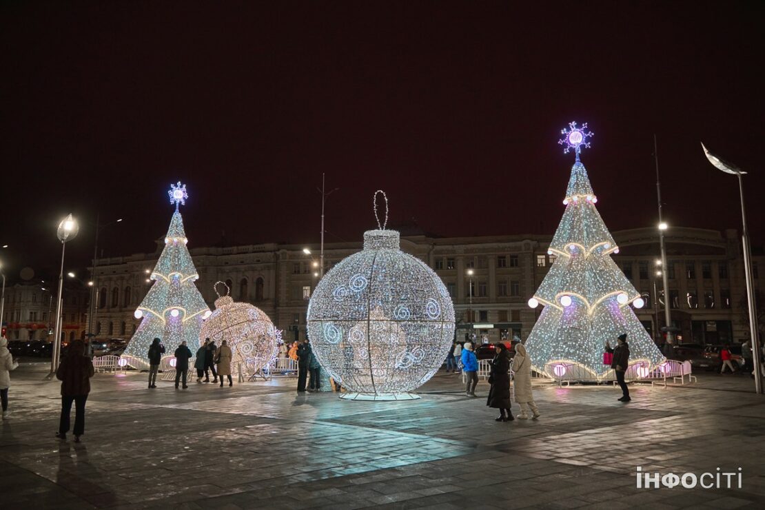 У Харкові засяяла святкова ілюмінація (фоторепортаж) У Харкові засяяла святкова ілюмінація (фоторепортаж)