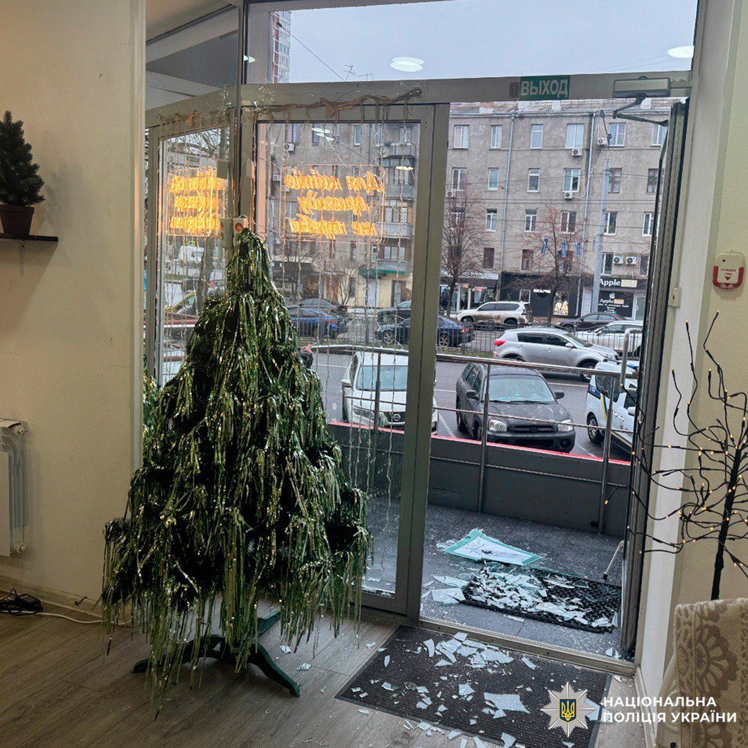 У Харкові чоловік розгромив квітковий магазин У Харкові чоловік розгромив квітковий магазин