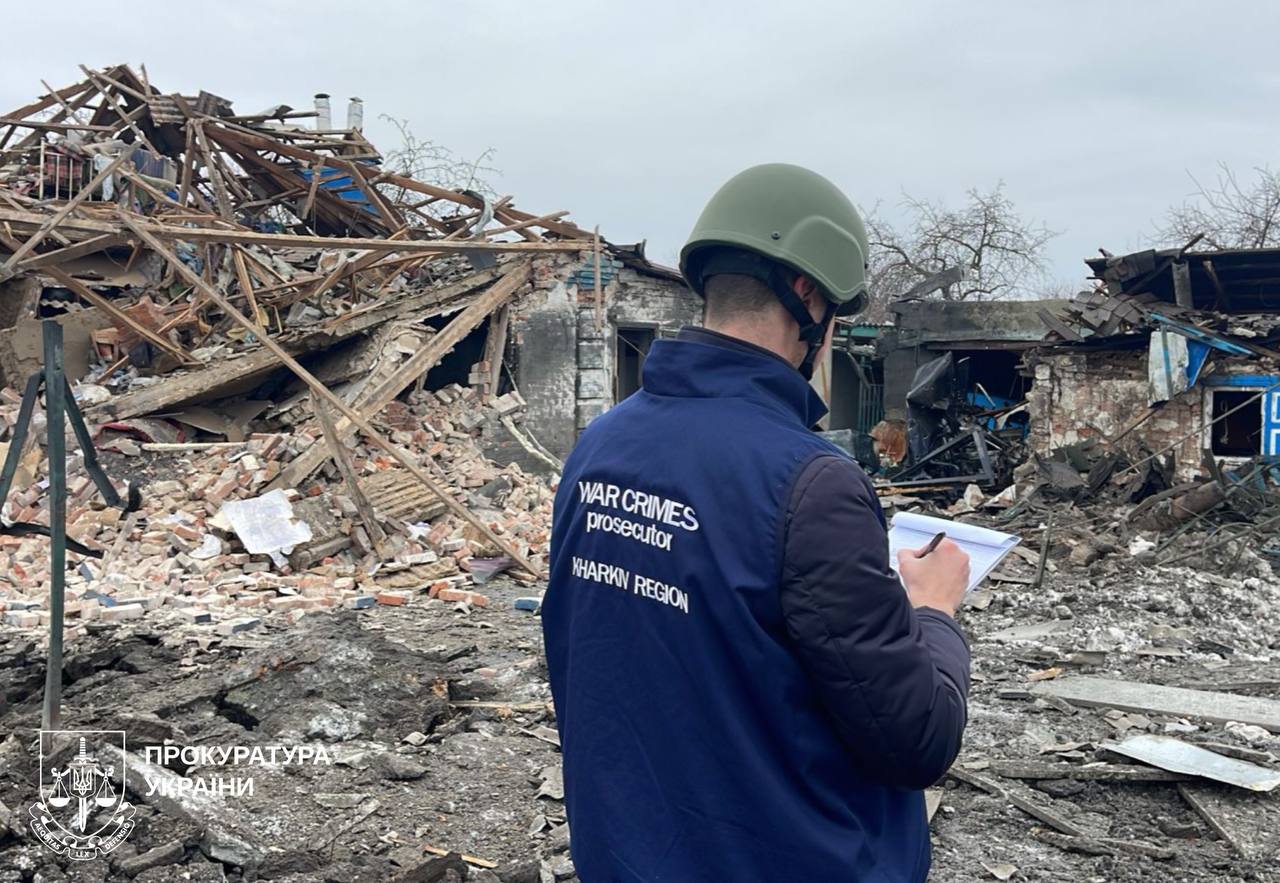 Прокуратура документує наслідки масованого комбінованого обстрілу Лозової на Харківщині Прокуратура документує наслідки масованого комбінованого обстрілу Лозової на Харківщині