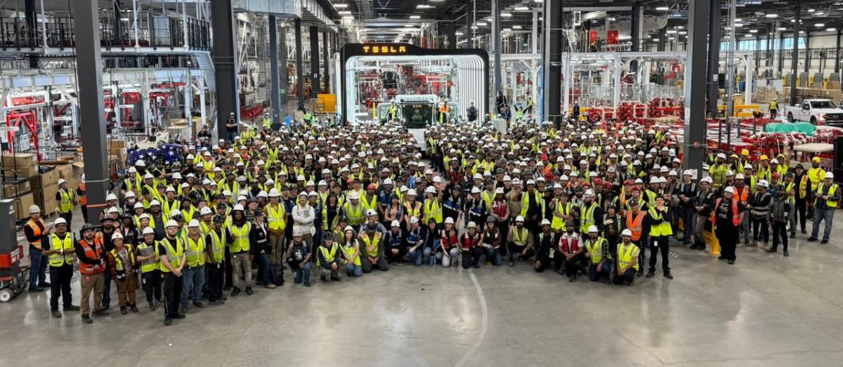 ����� ���������� ��������� Tesla Semi ����� � ������� ��� �������� �����������