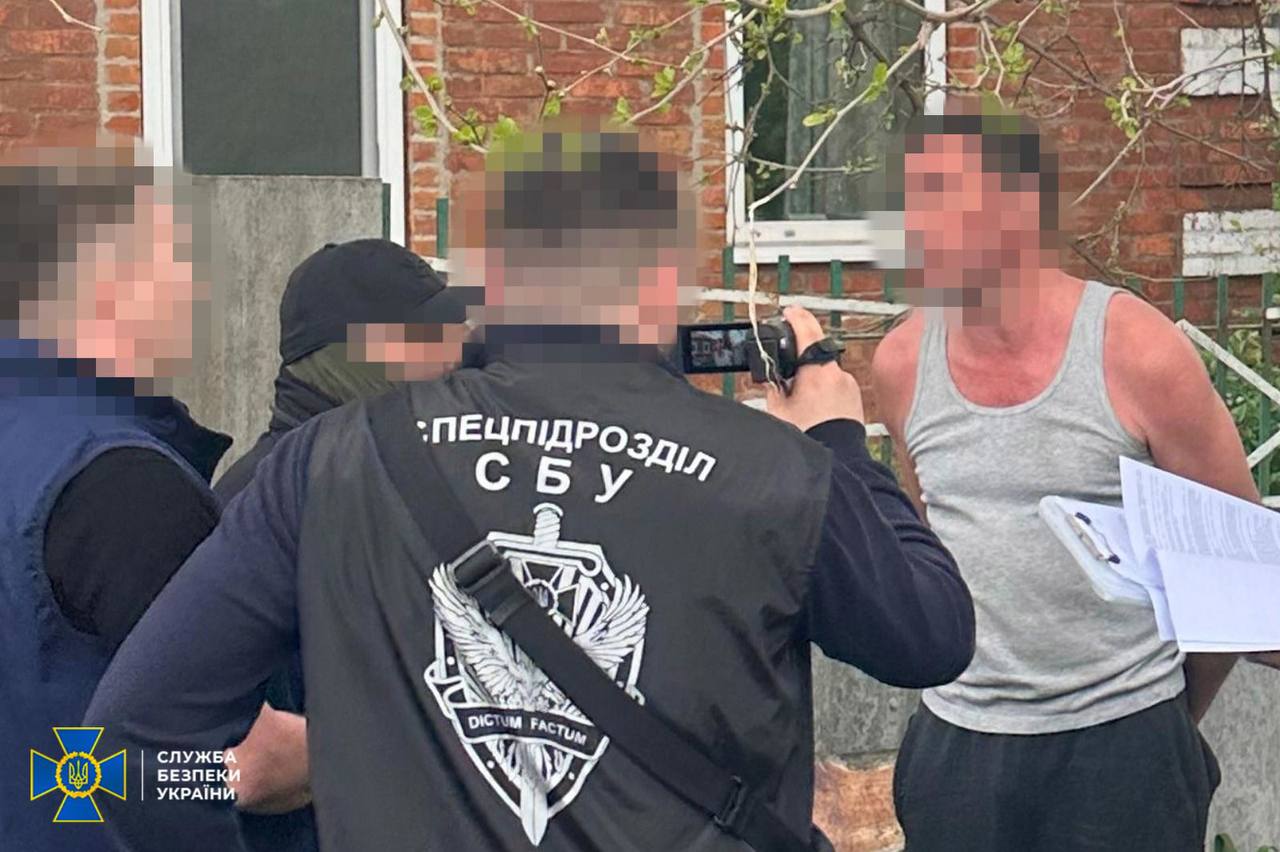 СБУ затримала посадовця Держгеокадастру у Харкові за хабар 300 тисяч гривень СБУ затримала посадовця Держгеокадастру у Харкові за хабар 300 тисяч гривень