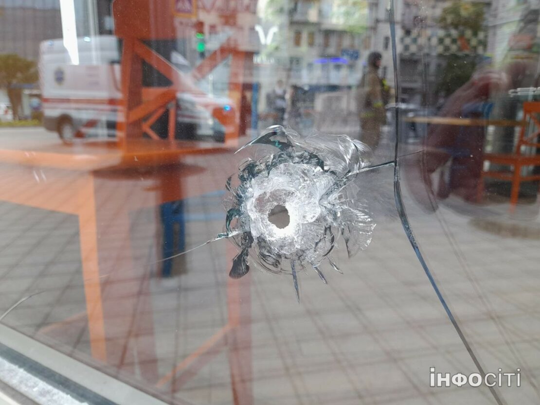 Наслідки ворожого удару по центру Харкова Наслідки ворожого удару по центру Харкова