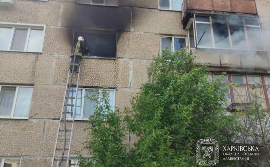 На Харківщині перехожі допомогли врятувати дитину з палаючої квартири На Харківщині перехожі допомогли врятувати дитину з палаючої квартири