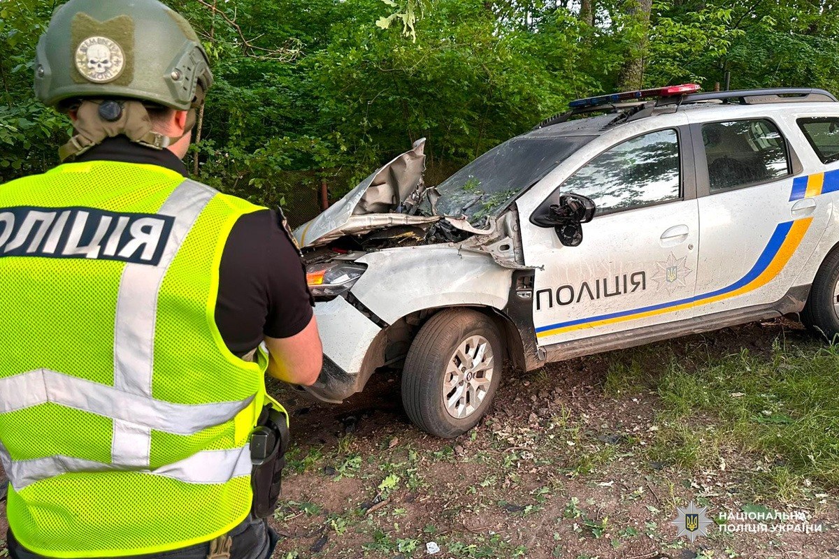У Харківській області дрон атакував авто поліції У Харківській області дрон атакував авто поліції