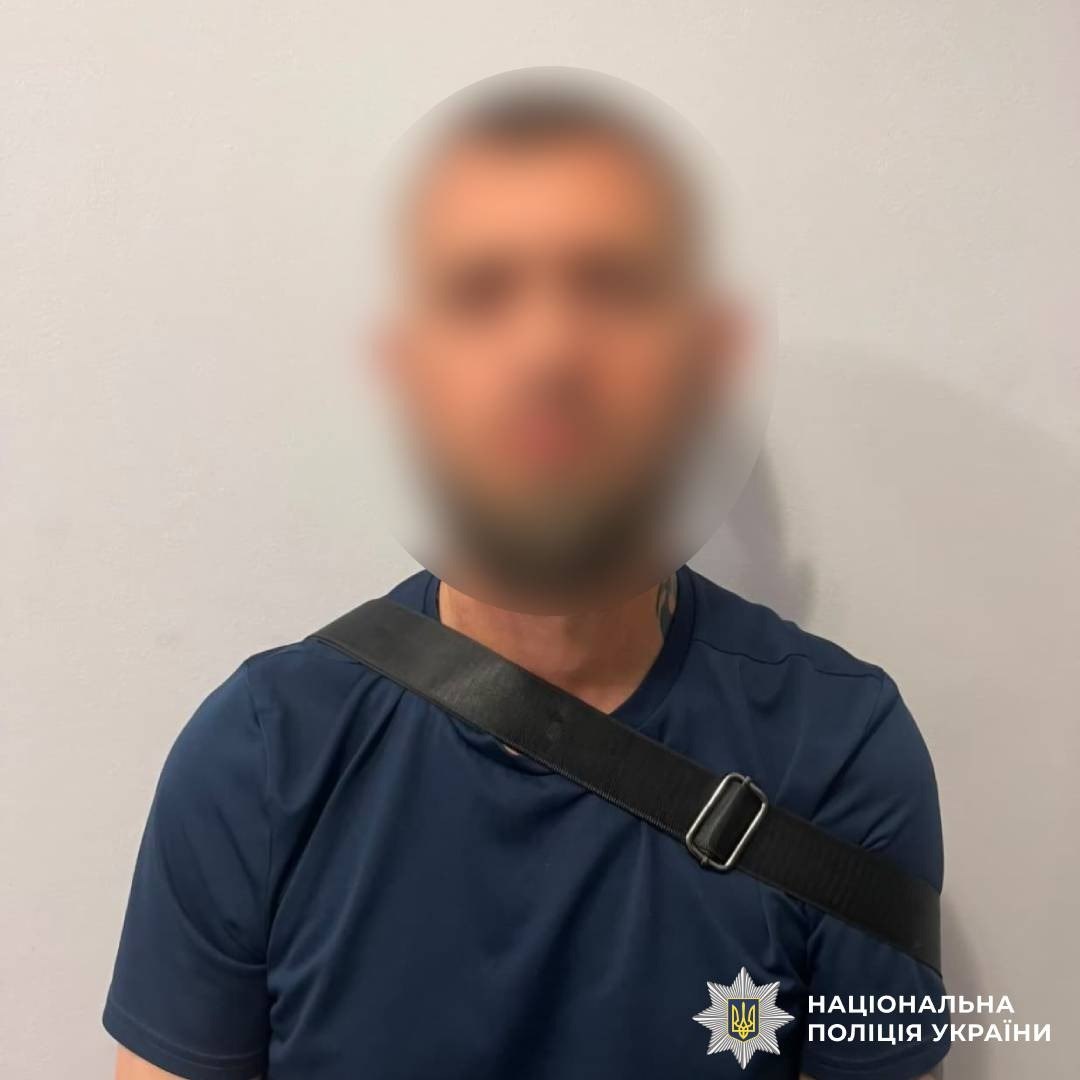 На Салтівці чоловік із ножем напав на перехожу та відібрав прикрасу На Салтівці чоловік із ножем напав на перехожу та відібрав прикрасу