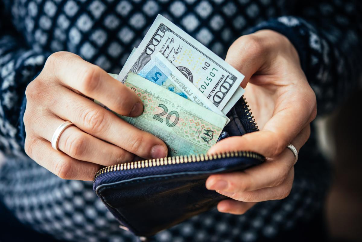 Курс валют в Україні 6 червня: скільки коштують долар і євро в обмінниках сьогодні Курс валют в Україні 6 червня: скільки коштують долар і євро в обмінниках сьогодні