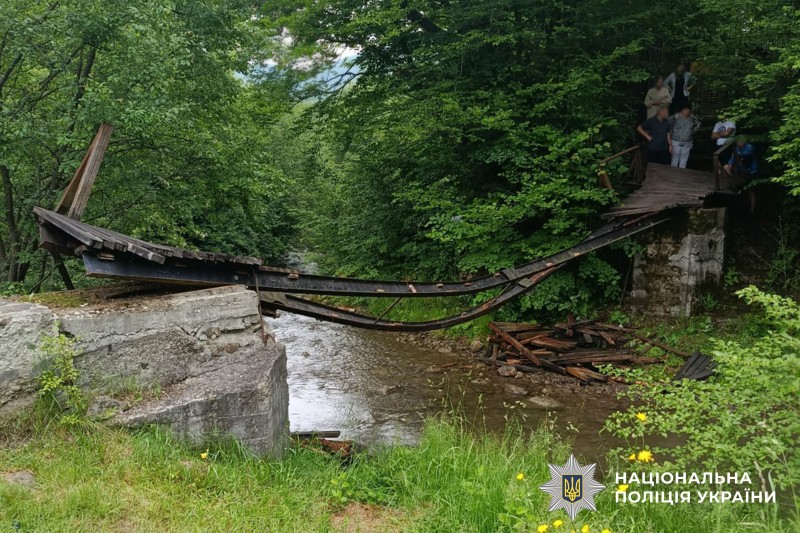 На Буковині обвалився місток з дітьми із Харківщини: шестеро постраждали На Буковині обвалився місток з дітьми із Харківщини: шестеро постраждали