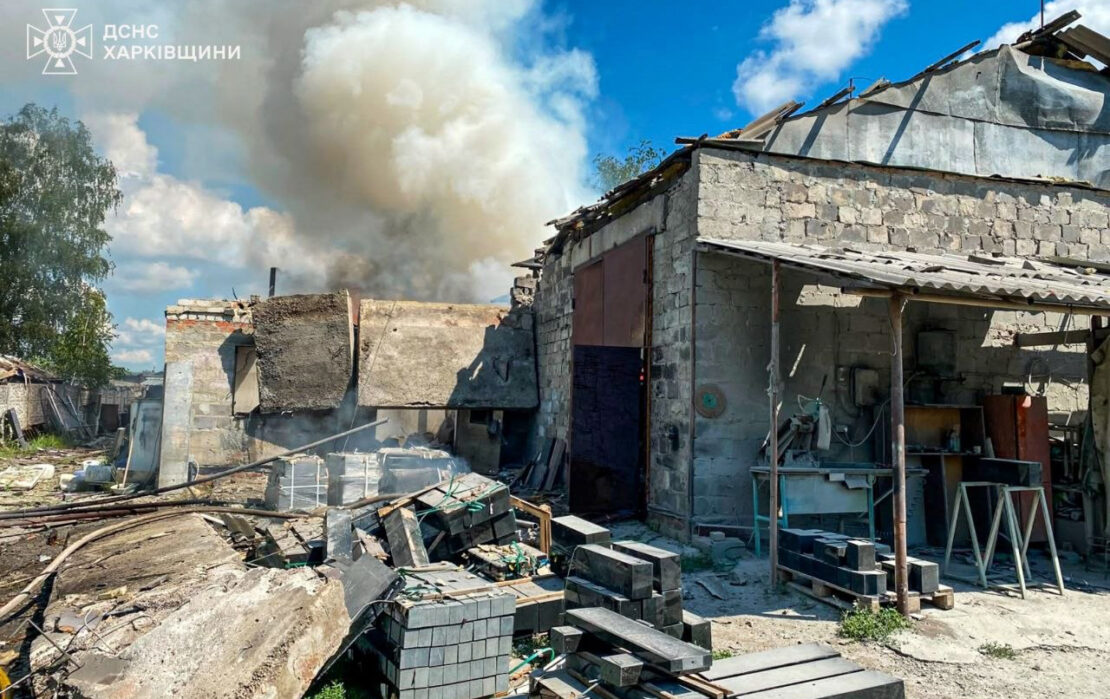У Чугуєві ліквідували пожежу після обстрілу У Чугуєві ліквідували пожежу після обстрілу
