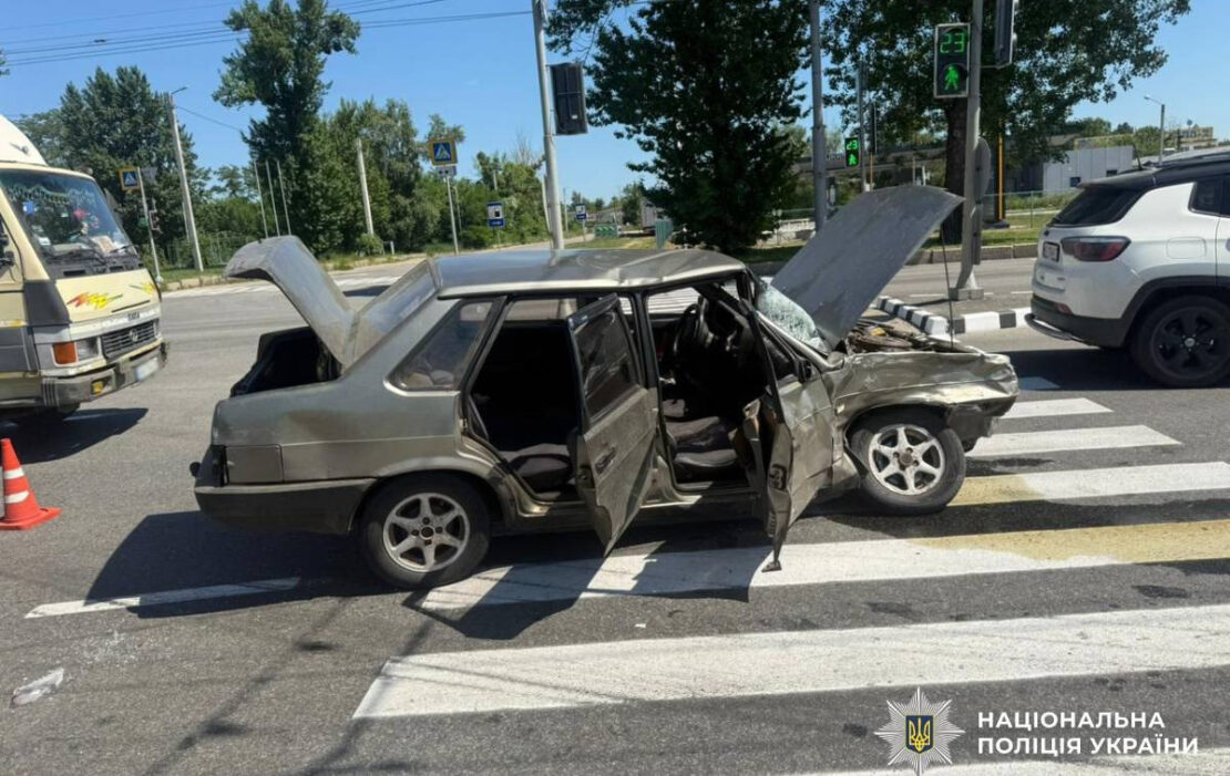 ДТП у Харкові: постраждали шестеро людей, серед них троє дітей ДТП у Харкові: постраждали шестеро людей, серед них троє дітей