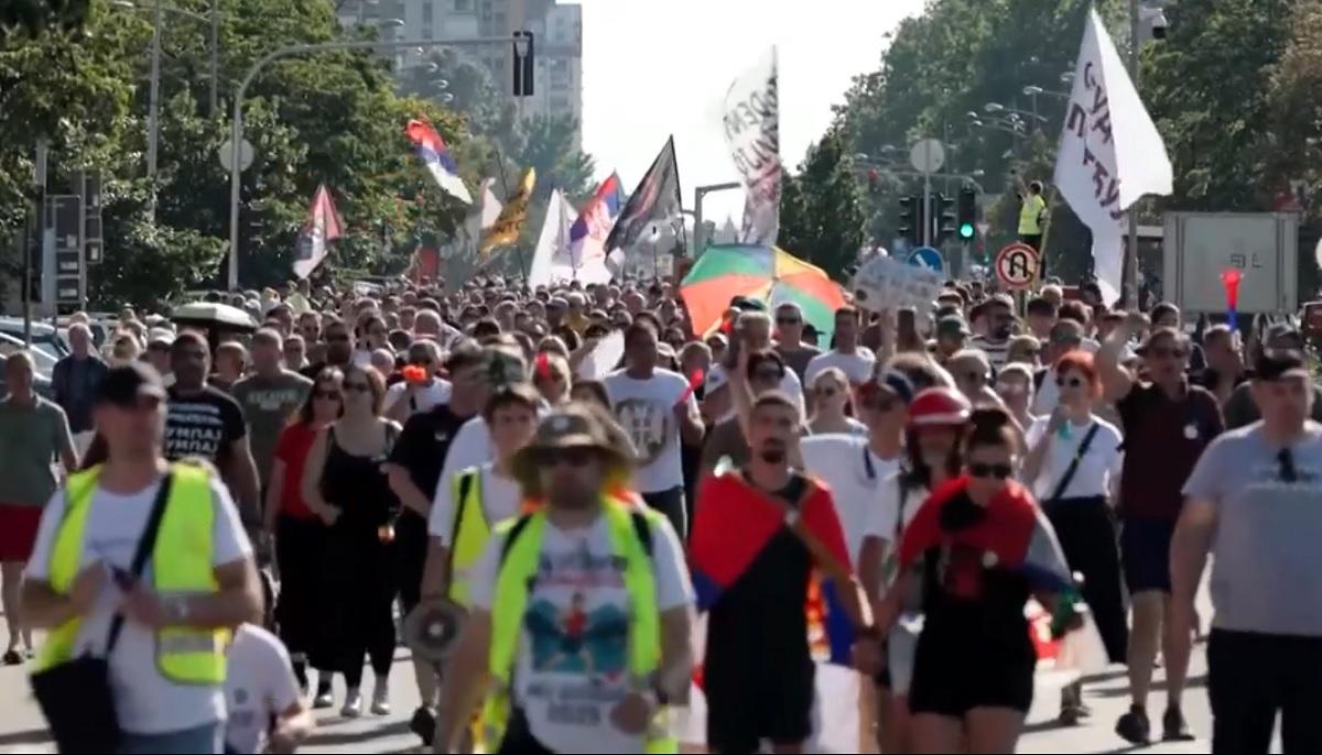 У Сербії тисячі людей вийшли на антиурядовий мітинг із вимогою дострокових виборів, - Reuters У Сербії тисячі людей вийшли на антиурядовий мітинг із вимогою дострокових виборів, - Reuters