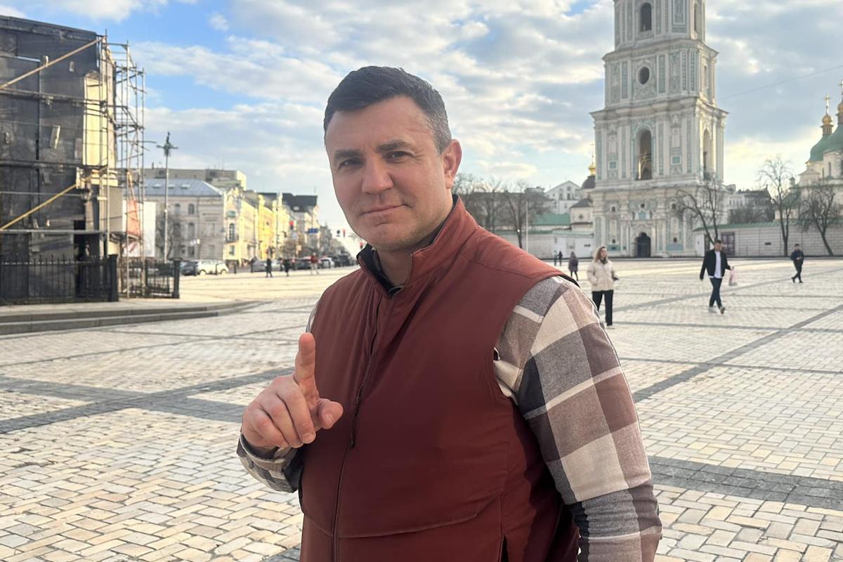 Нардепу Тищенку обрали запобіжний захід, у відповідь він дістав сало Нардепу Тищенку обрали запобіжний захід, у відповідь він дістав сало