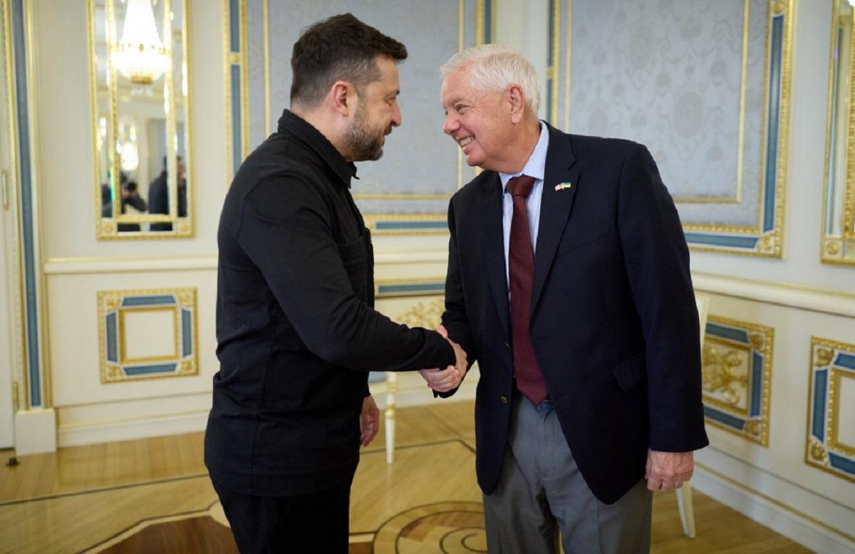 Зеленський прокоментував смерть сенатора Грема Зеленський прокоментував смерть сенатора Грема