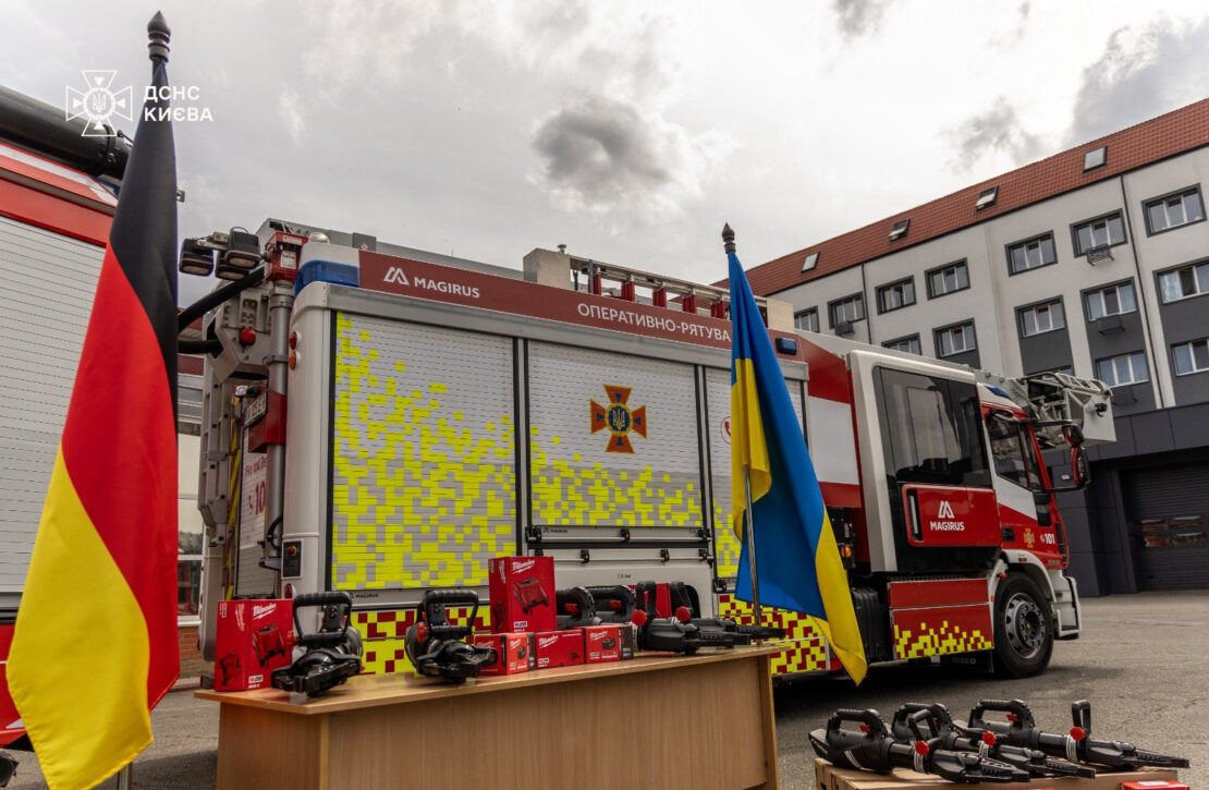 Німеччина передала ДСНС обладнання для ліквідації наслідків обстрілів Німеччина передала ДСНС обладнання для ліквідації наслідків обстрілів