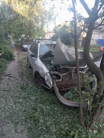 На Харківщині FPV-дрон атакував Золочів: показали фото наслідків На Харківщині FPV-дрон атакував Золочів: показали фото наслідків
