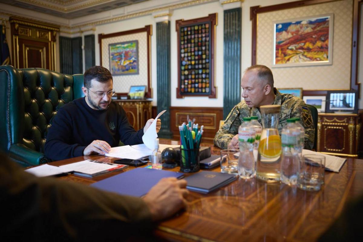 Зеленський розглядає звільнення Сирського і вже підшуковує нового головкома, - FT Зеленський розглядає звільнення Сирського і вже підшуковує нового головкома, - FT