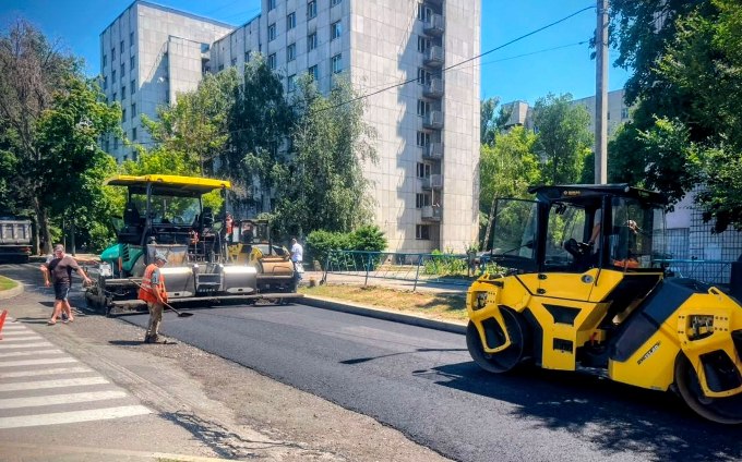 У Харкові ремонтують дороги та тротуари на кількох вулицях міста У Харкові ремонтують дороги та тротуари на кількох вулицях міста