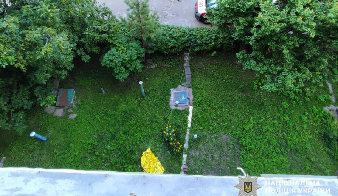 У Харкові трирічна дитина випала з вікна п’ятого поверху У Харкові трирічна дитина випала з вікна п’ятого поверху