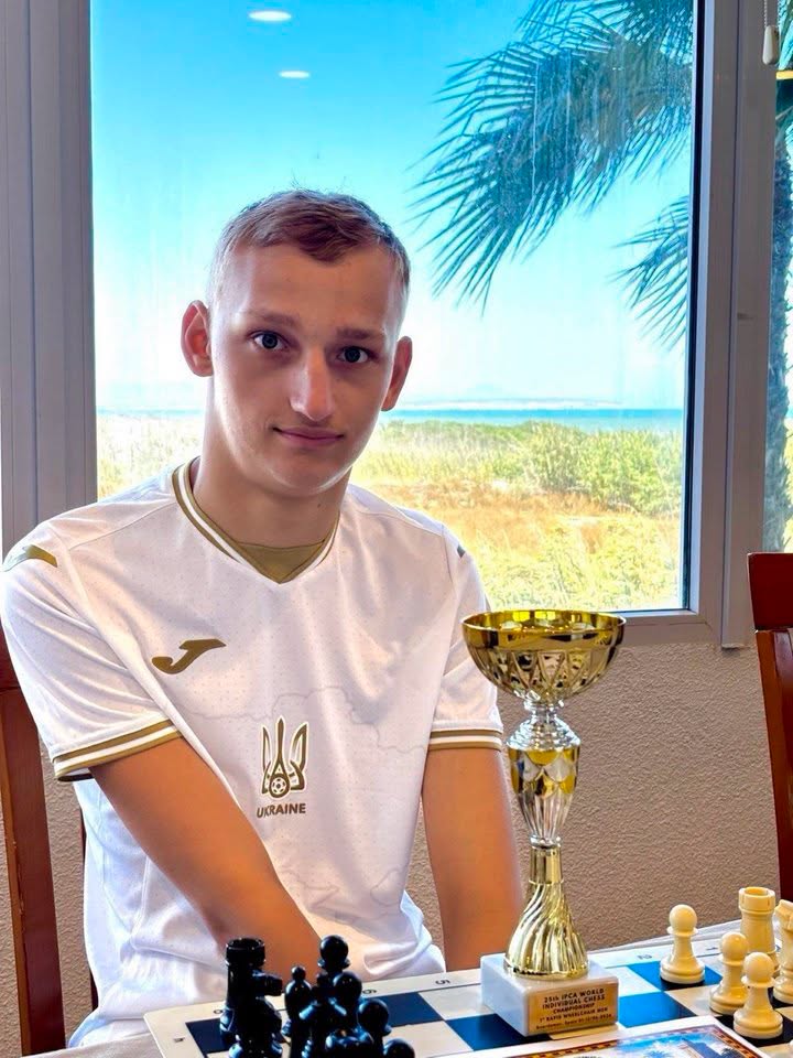 Грає пальцями ніг і перемагає світ: 19-річний харків'янин став чемпіоном світу Грає пальцями ніг і перемагає світ: 19-річний харків'янин став чемпіоном світу