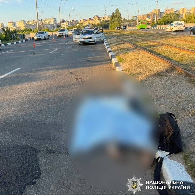 У Харкові на Новоіванівському мосту мотоцикл на смерть збив пішохода У Харкові на Новоіванівському мосту мотоцикл на смерть збив пішохода