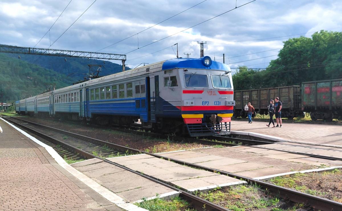 Пасажирські поїзди не курсують до Запоріжжя вже три доби Пасажирські поїзди не курсують до Запоріжжя вже три доби