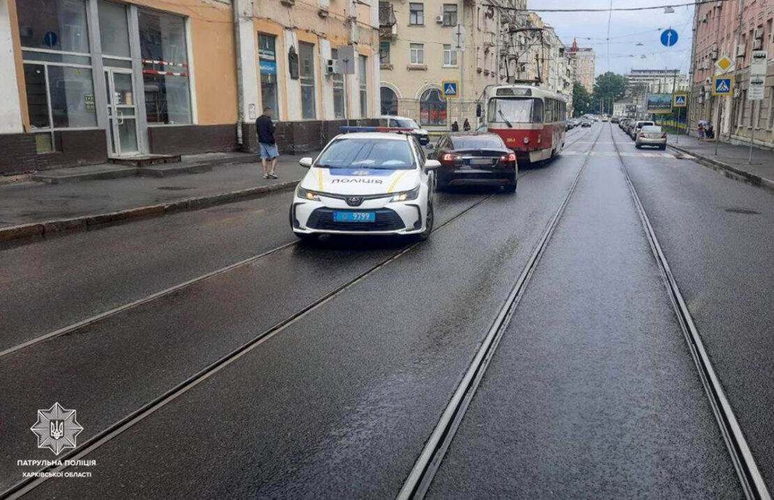 На проспекті Героїв Харкова п’яний водій скоїв ДТП На проспекті Героїв Харкова п’яний водій скоїв ДТП